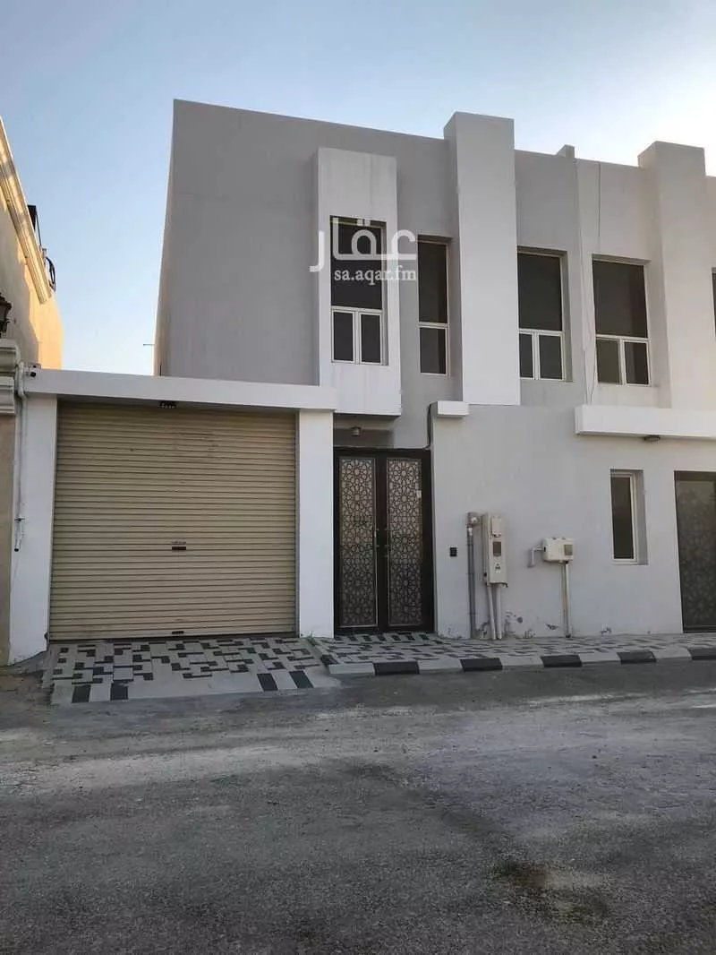 فيلا للبيع في شارع زياد بن السكن, حي التحلية, مدينة الخبر, المنطقة الشرقية 1 صورة