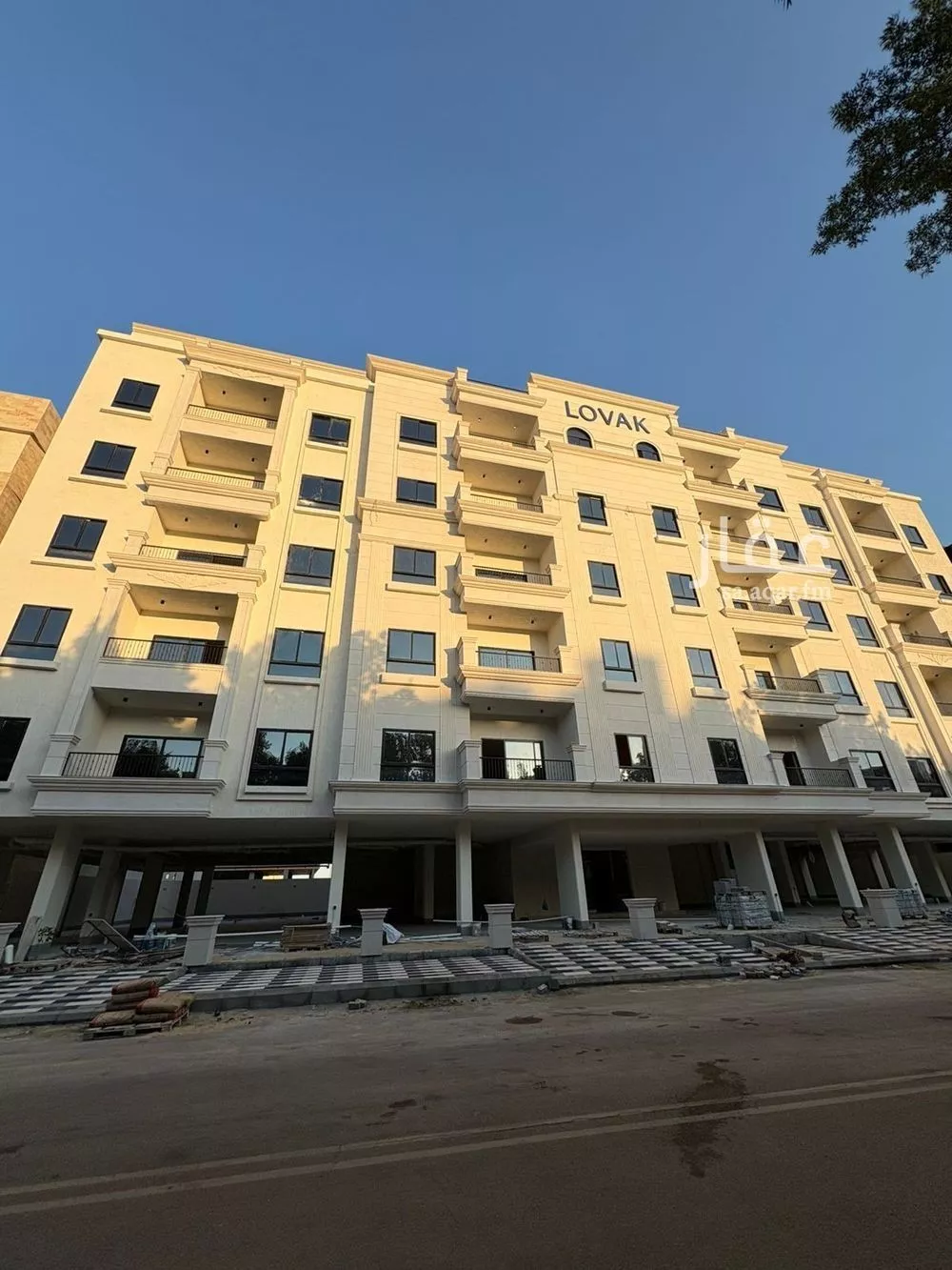 شقة للبيع في شارع الالمعي, حي البندرية, مدينة الخبر, المنطقة الشرقية 1 صورة