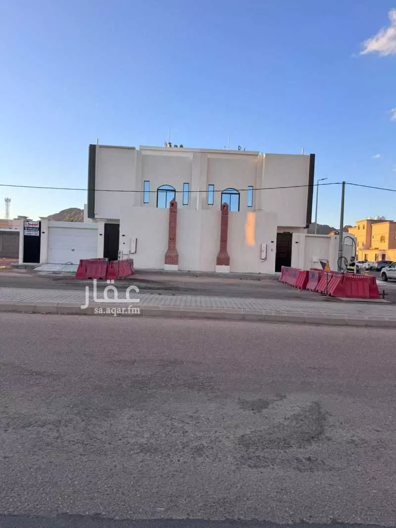 دور للبيع في شارع منصور البهوتي, حي الوادي, مدينة حائل, منطقة حائل 1 صورة
