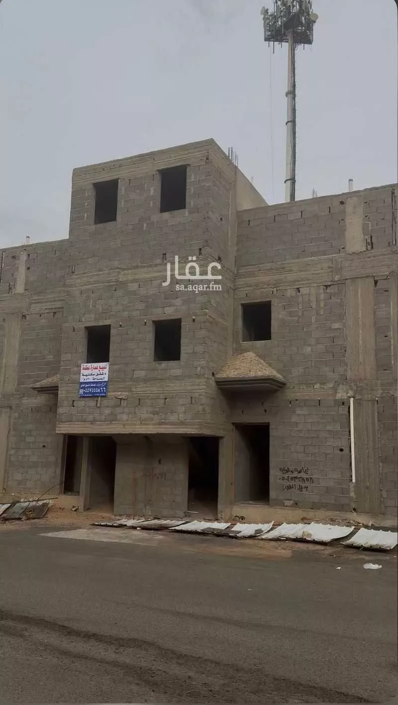 عمارة للبيع في شارع السلف, حي الجامعيين, مدينة حائل, منطقة حائل 1 صورة