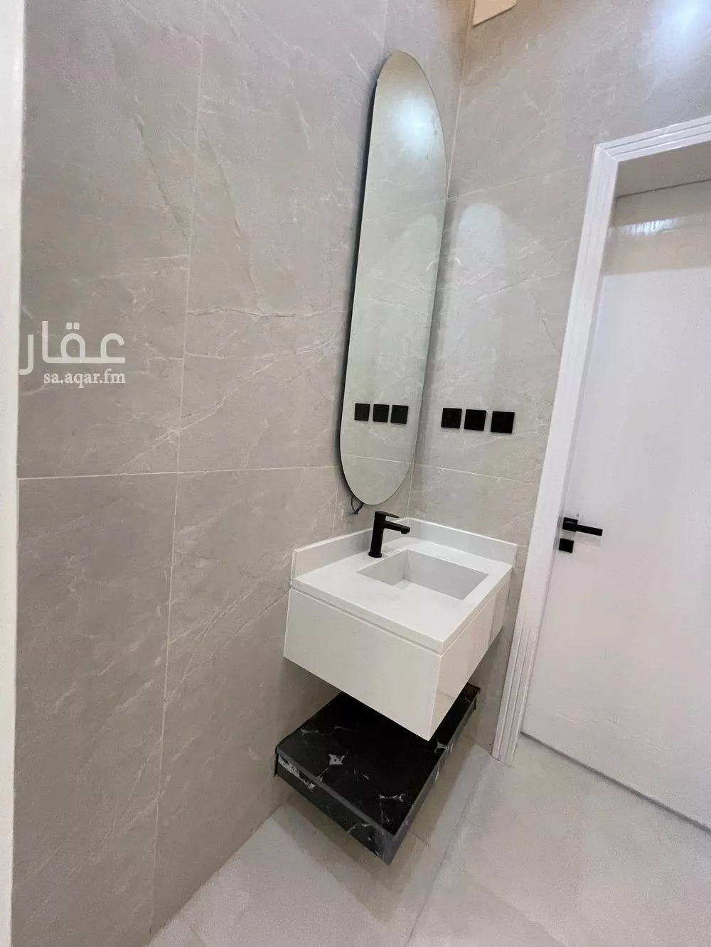 شقة للبيع في شارع عبدالقادر عطية, حي الزهور, مدينة أبها, منطقة عسير 1 صورة