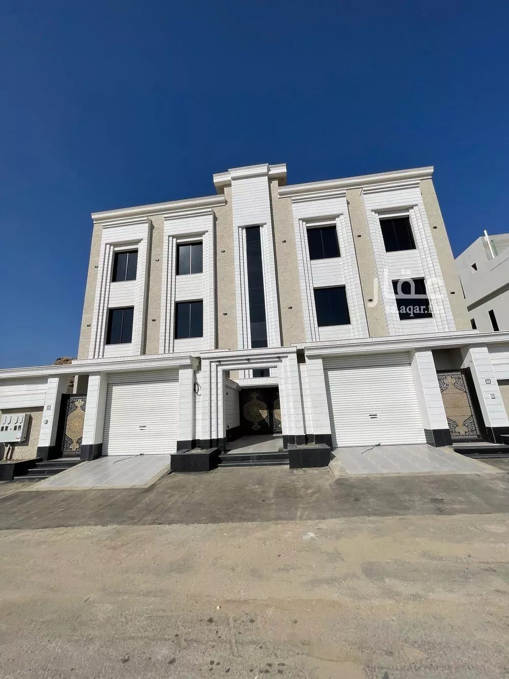 شقة للبيع في شارع عبدالقادر عطية, حي الزهور, مدينة أبها, منطقة عسير 1 صورة