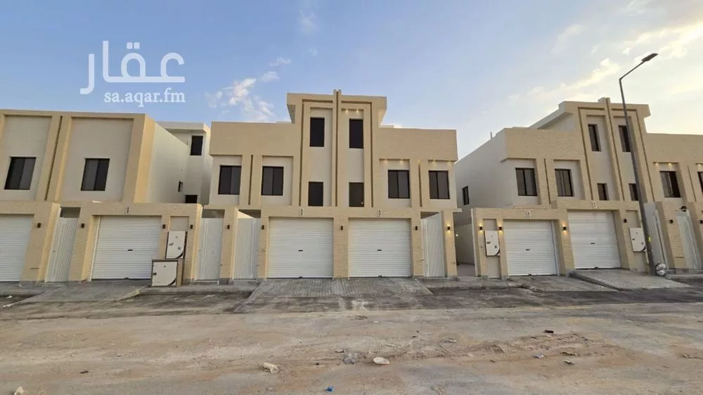 دور للبيع في شارع أبان بن صالح, حي عكاظ, مدينة الرياض, منطقة الرياض 1 صورة