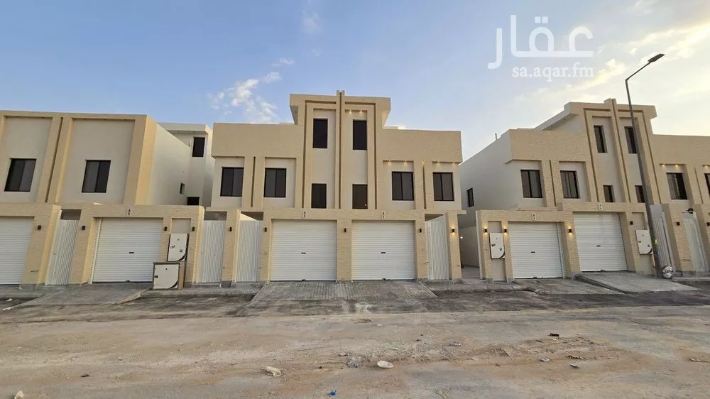 دور للبيع في شارع أبان بن صالح, حي عكاظ, مدينة الرياض, منطقة الرياض 1 صورة