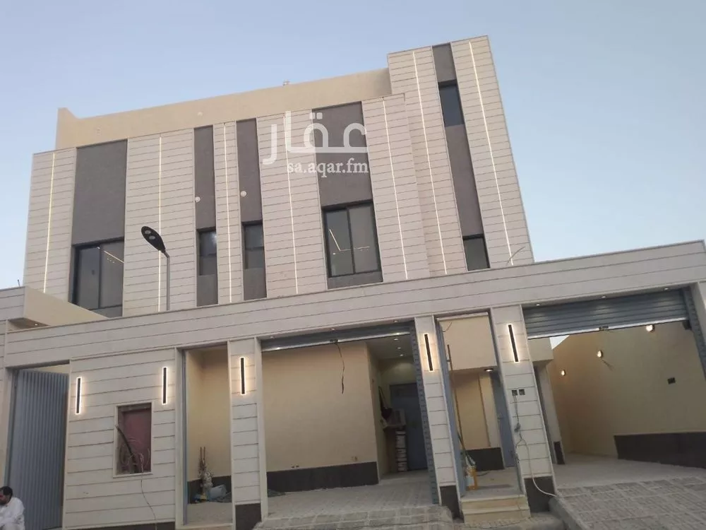 فيلا للبيع في شارع سيرين, حي عكاظ, مدينة الرياض, منطقة الرياض 1 صورة