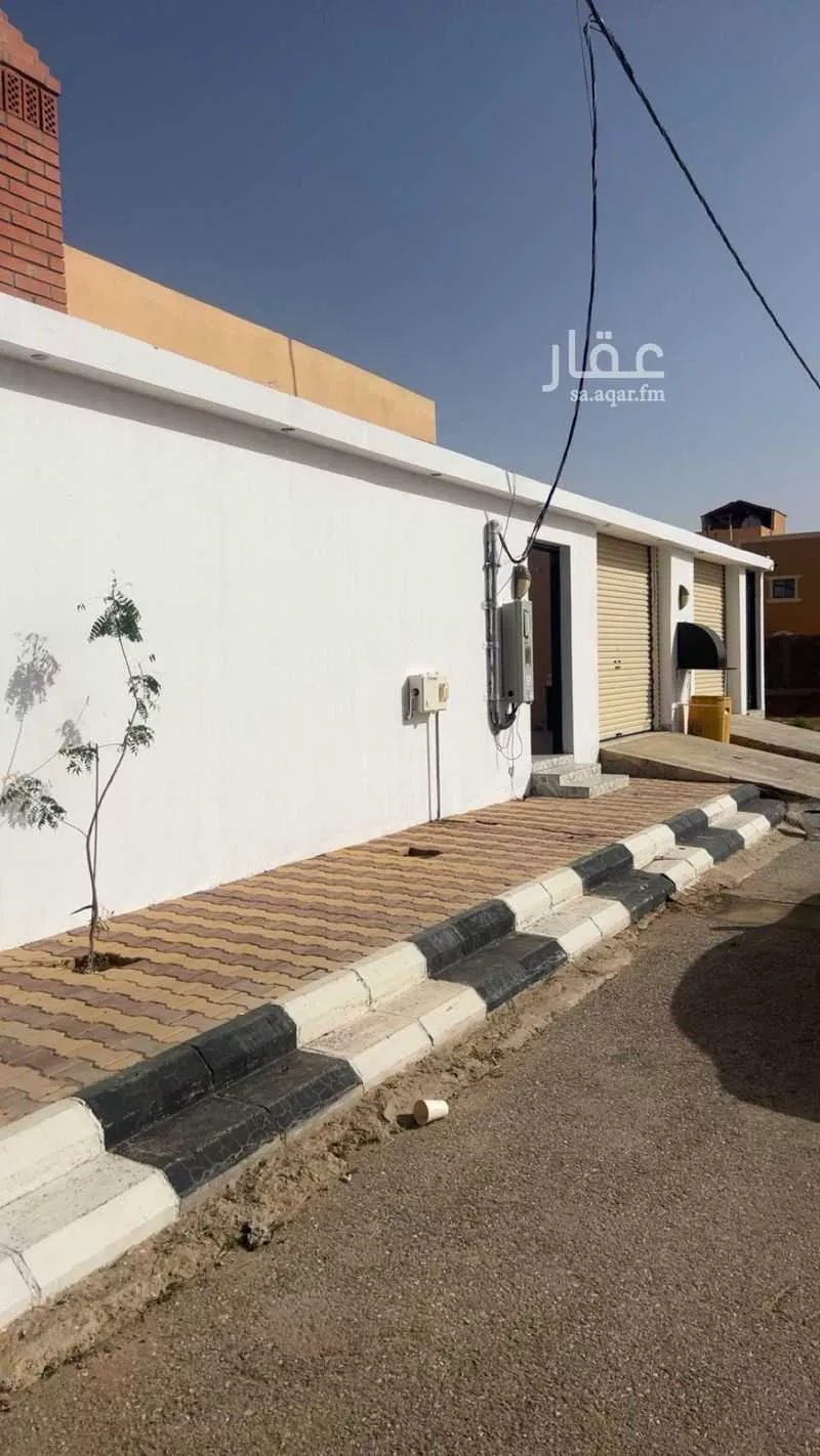 فيلا للبيع في شارع 3021673, حي طيبة, مدينة رياض الخبراء, منطقة القصيم 1 صورة
