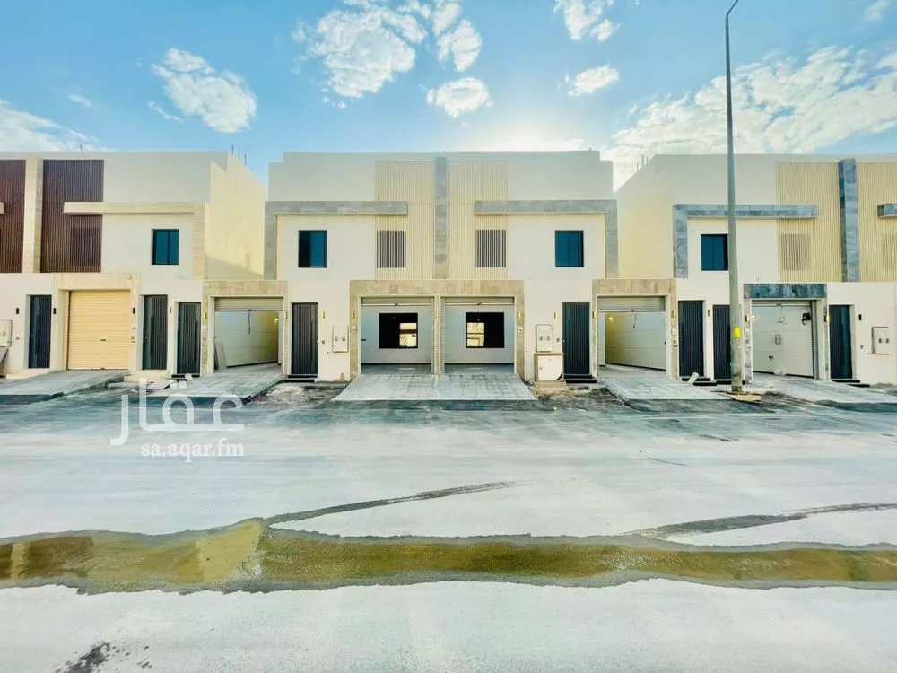فيلا للبيع في شارع حسين الأبريقي, حي عكاظ, مدينة الرياض, منطقة الرياض 1 صورة