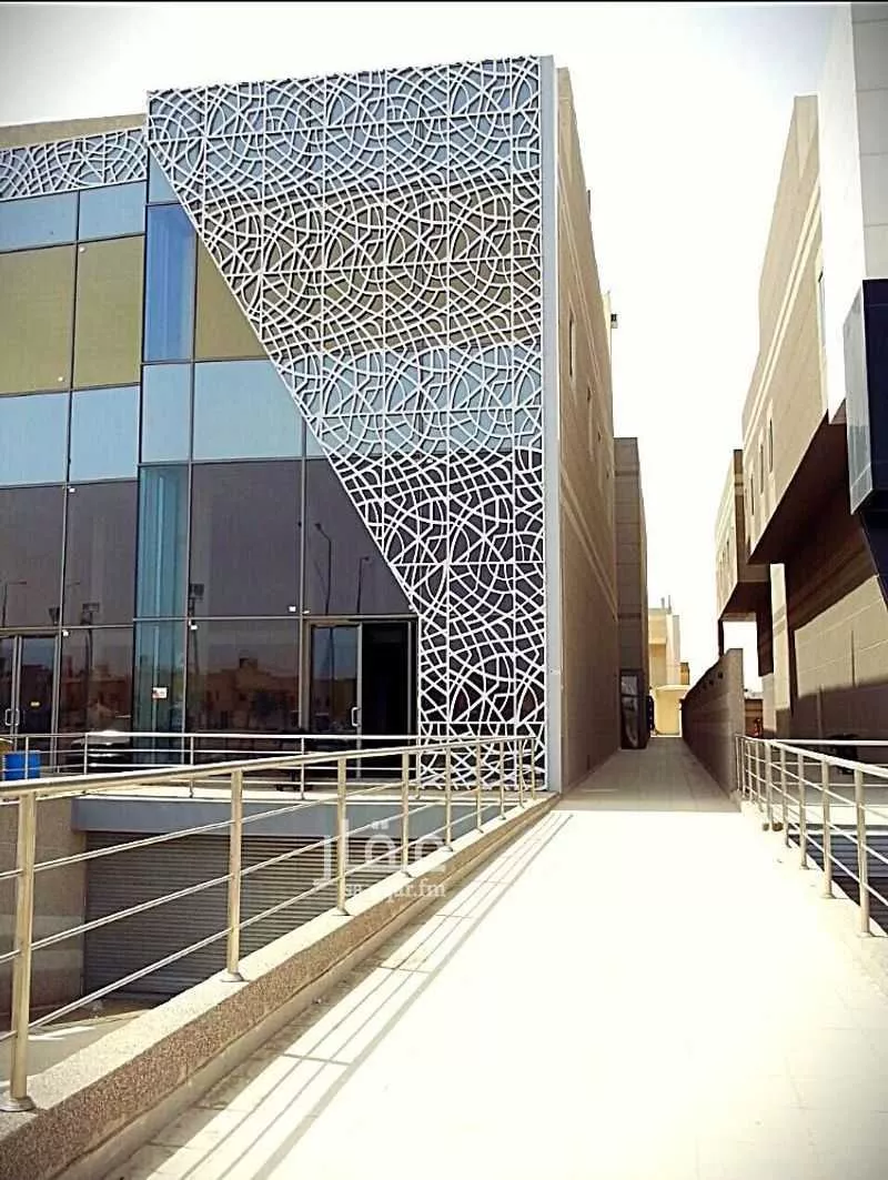 مكتب تجاري للإيجار في شارع انس بن مالك, حي الملقا, مدينة الرياض, منطقة الرياض 1 صورة