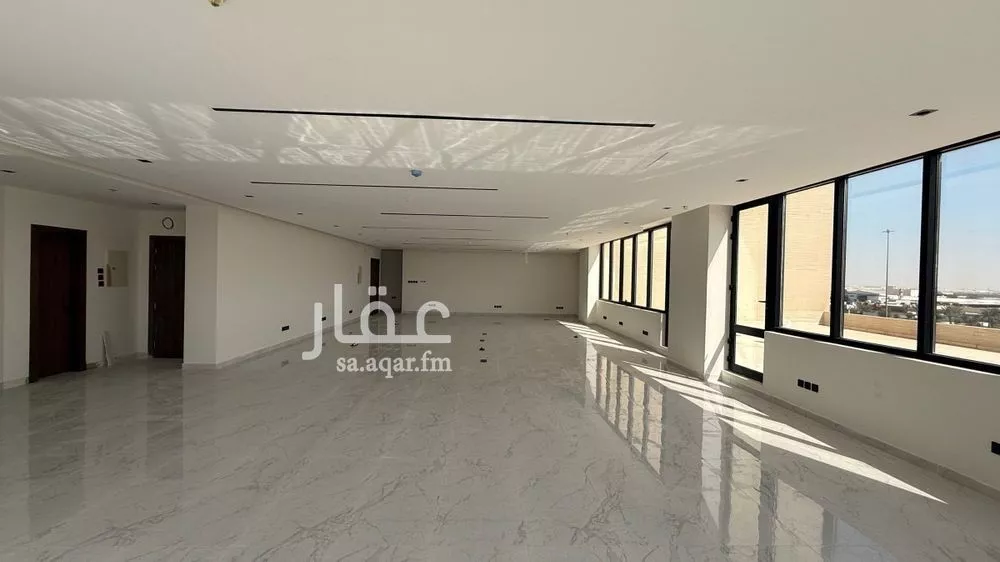 مكتب تجاري للإيجار في شارع الدائري الشرقي الفرعي, حي الفيصلية, مدينة الرياض, منطقة الرياض 1 صورة