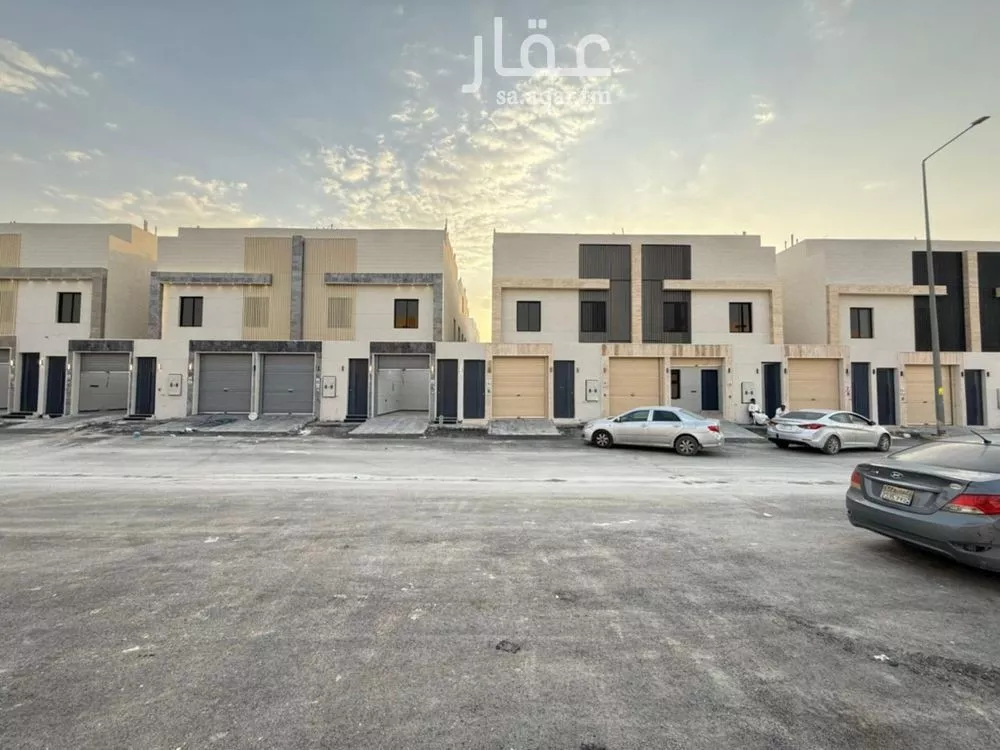 فيلا للبيع في شارع صدر الدين الشافعي, حي عكاظ, مدينة الرياض, منطقة الرياض 1 صورة