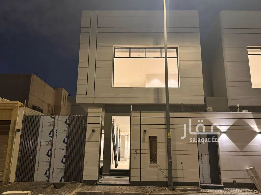 فيلا للبيع في شارع عبدالعزيز العباسي, حي الملك فيصل, مدينة الرياض, منطقة الرياض 1 صورة