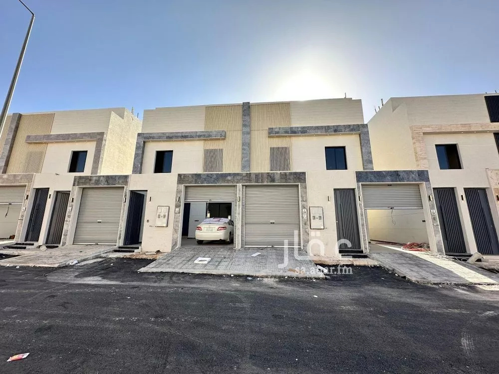 فيلا للبيع في شارع عبدالرحمن الرازي, حي عكاظ, مدينة الرياض, منطقة الرياض 1 صورة