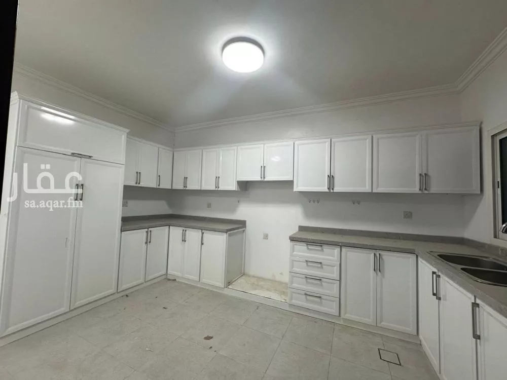 فيلا للإيجار في شارع الربع الخالي, حي شبرا, مدينة الرياض, منطقة الرياض 1 صورة