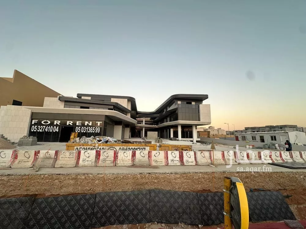 محل للإيجار في شارع الامير محمد ابن سعد ابن عبدالعزيز, حي القيروان, مدينة الرياض, منطقة الرياض 1 صورة