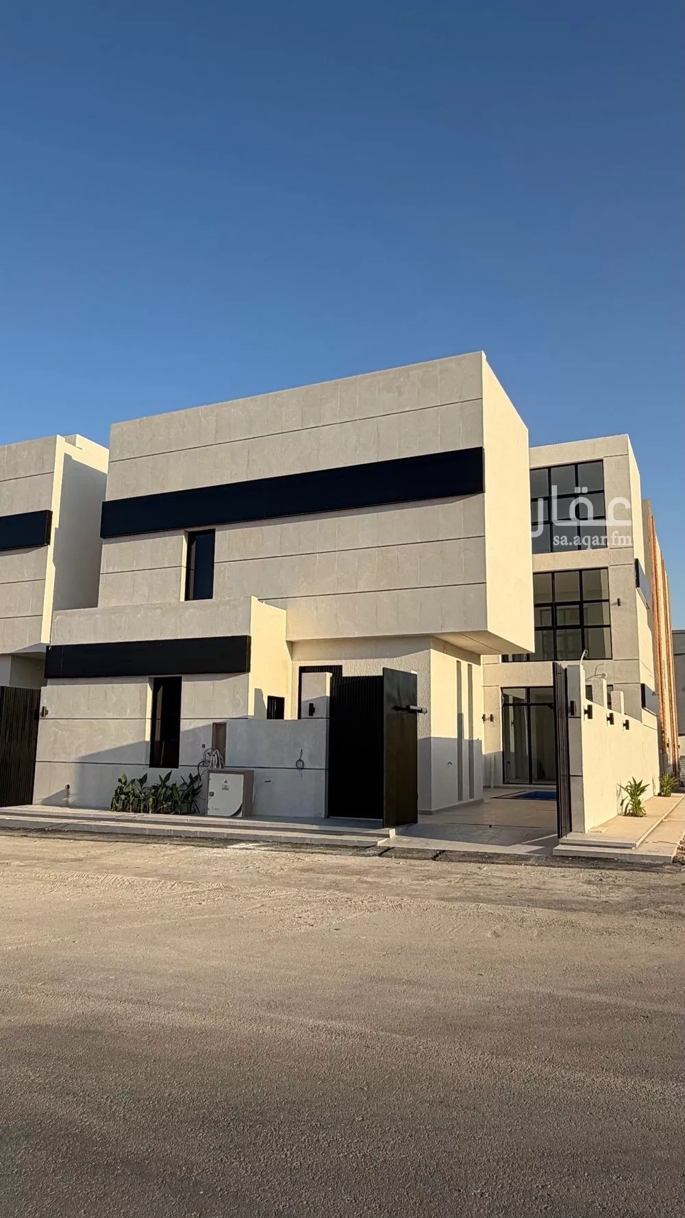 فيلا للبيع في شارع ابن صدقة الغرافي, حي المهدية, مدينة الرياض, منطقة الرياض 1 صورة