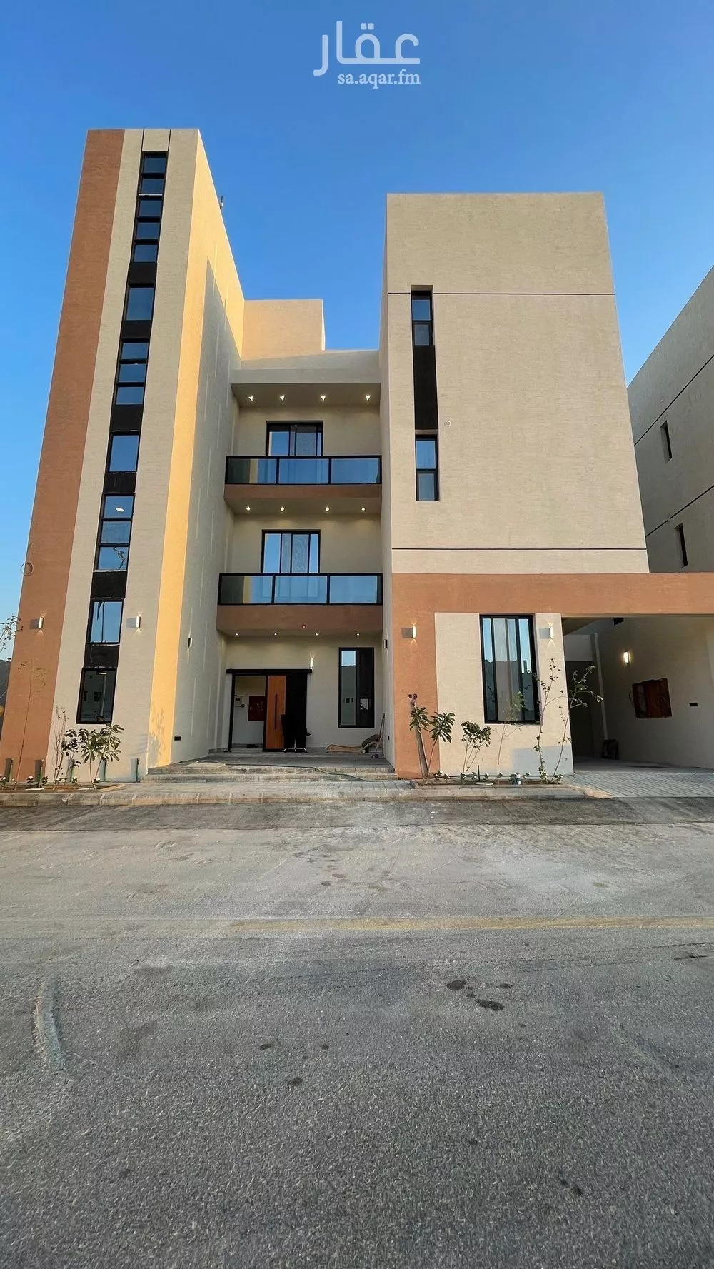 عمارة للبيع في شارع عبدالملك بن عباس, حي المهدية, مدينة الرياض, منطقة الرياض 1 صورة