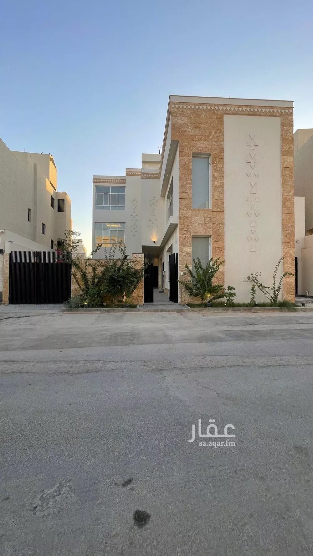 فيلا للبيع في شارع عبدالقادر بن عبدالوارث, حي المهدية, مدينة الرياض, منطقة الرياض 1 صورة