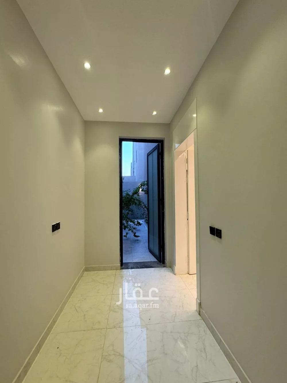 فيلا للبيع في شارع اليسر, حي الأمواج, مدينة الخبر, المنطقة الشرقية 1 صورة