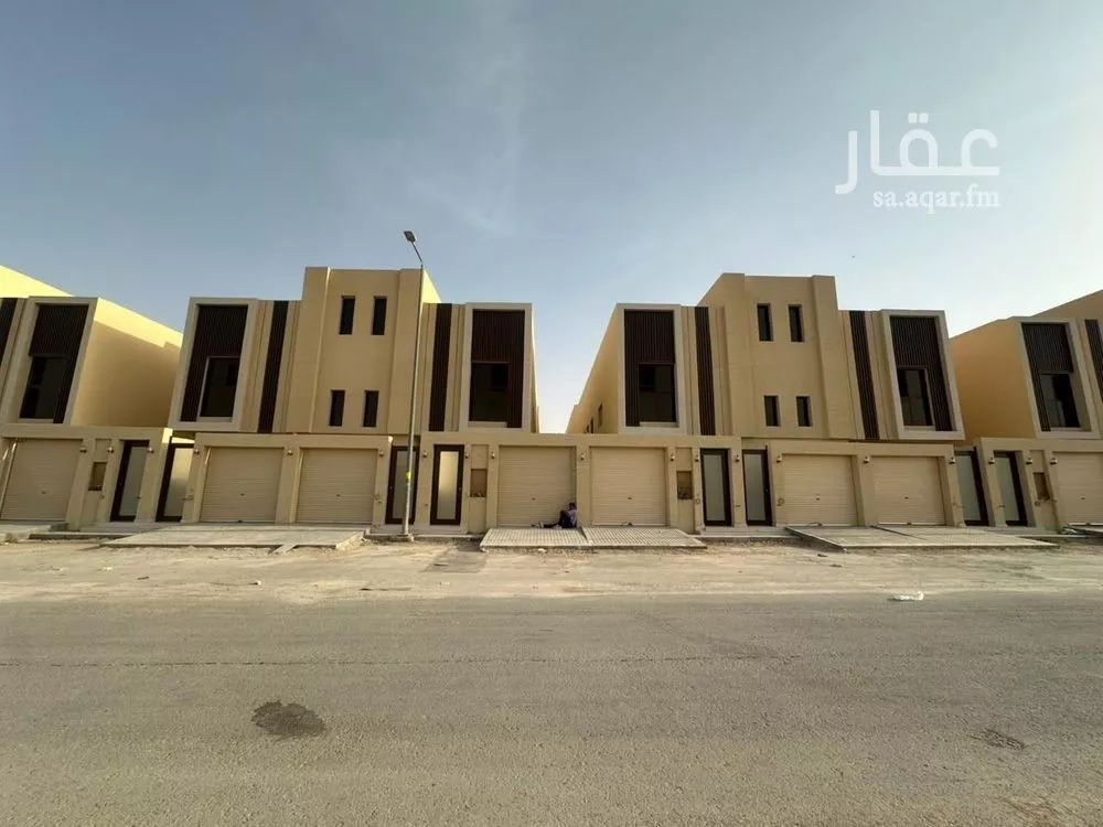 دور للبيع في شارع عبدالله بن أبي البركات, حي عكاظ, مدينة الرياض, منطقة الرياض 1 صورة