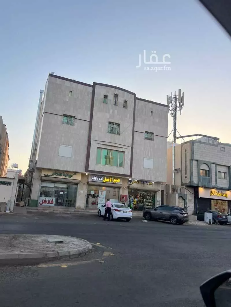 عمارة للبيع في شارع ثابت ابن خنساء, حي الخالدية, مدينة المدينه المنوره, منطقة المدينة المنورة 1 صورة