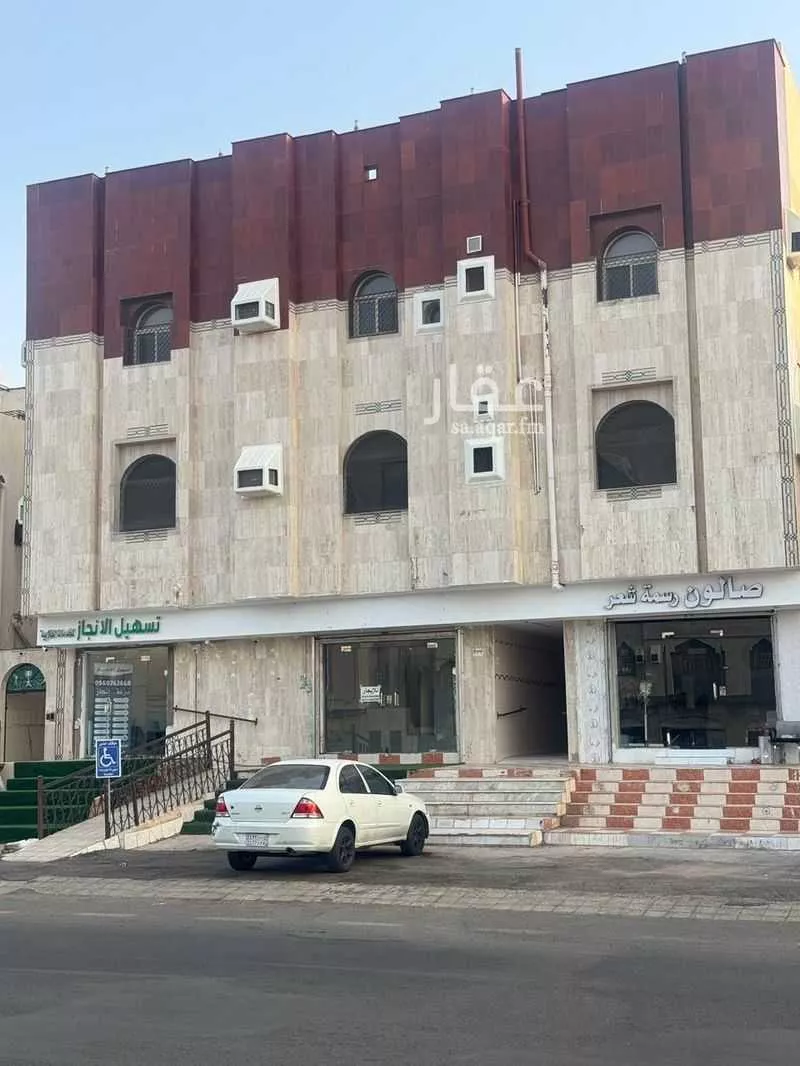 عمارة للبيع في شارع الحسن ابن سعد, حي حرة الوبرة, مدينة المدينه المنوره, منطقة المدينة المنورة 1 صورة