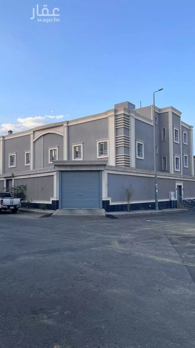 عمارة للبيع في شارع طريق الملك خالد, حي اليرموك, مدينة خميس مشيط, منطقة عسير 1 صورة