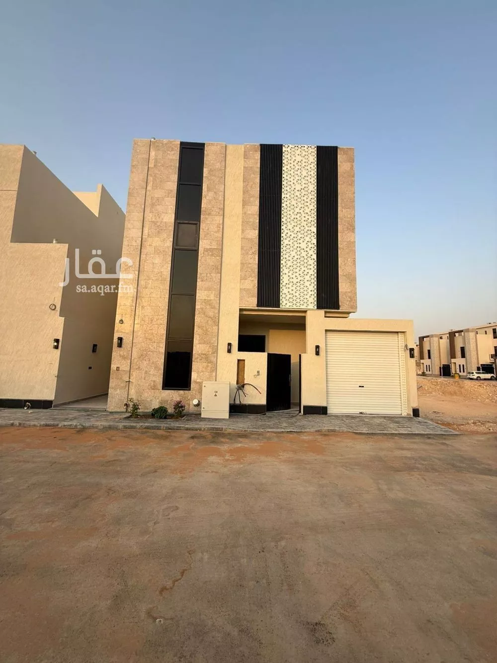 فيلا للبيع في شارع عفيف الدين الثقفي, حي المهدية, مدينة الرياض, منطقة الرياض 1 صورة