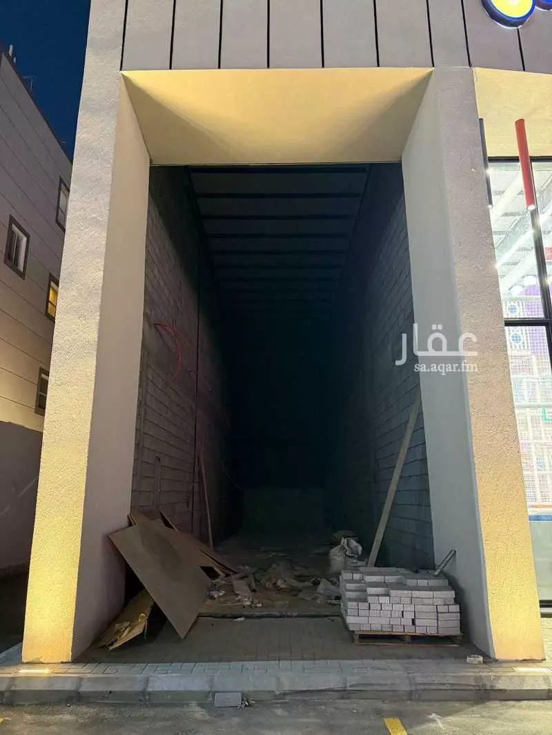 محل للإيجار في شارع رافع بن سهل الانصاري, حي الصواري, مدينة الخبر, المنطقة الشرقية 1 صورة