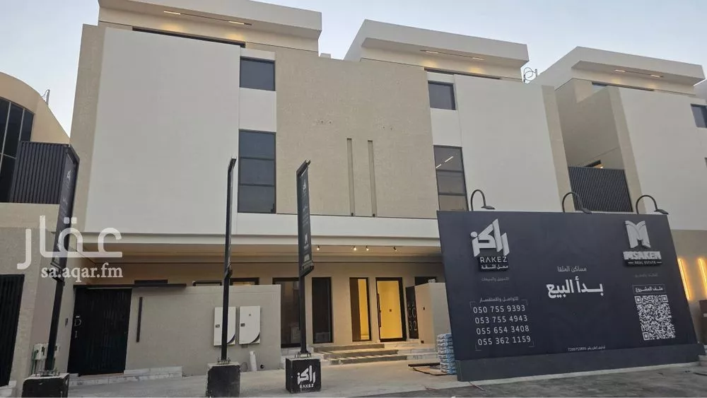 دور للبيع في شارع رقم 319, حي الملقا, مدينة الرياض, منطقة الرياض 1 صورة