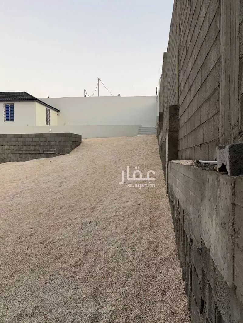 أرض للبيع في المقطاع 1 صورة