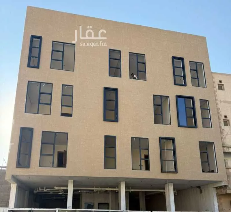 عمارة للبيع في شارع بدر, حي الثقبة, مدينة الخبر, المنطقة الشرقية 1 صورة