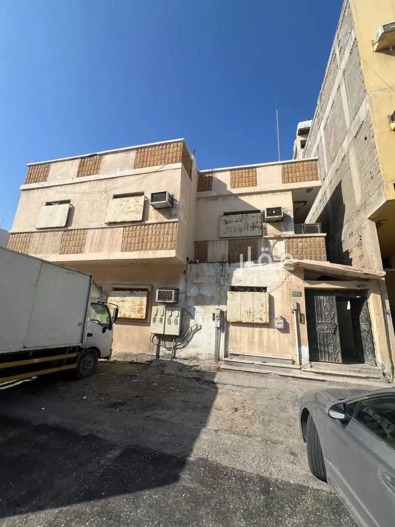 عمارة للبيع في شارع الطائف, حي الثقبة, مدينة الخبر, المنطقة الشرقية 1 صورة