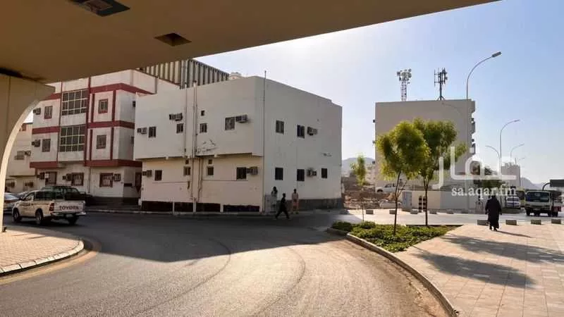 عمارة للبيع في طريق السلام ، حي الاصيفرين ، المدينة المنورة ، منطقة المدينة المنورة 1 صورة