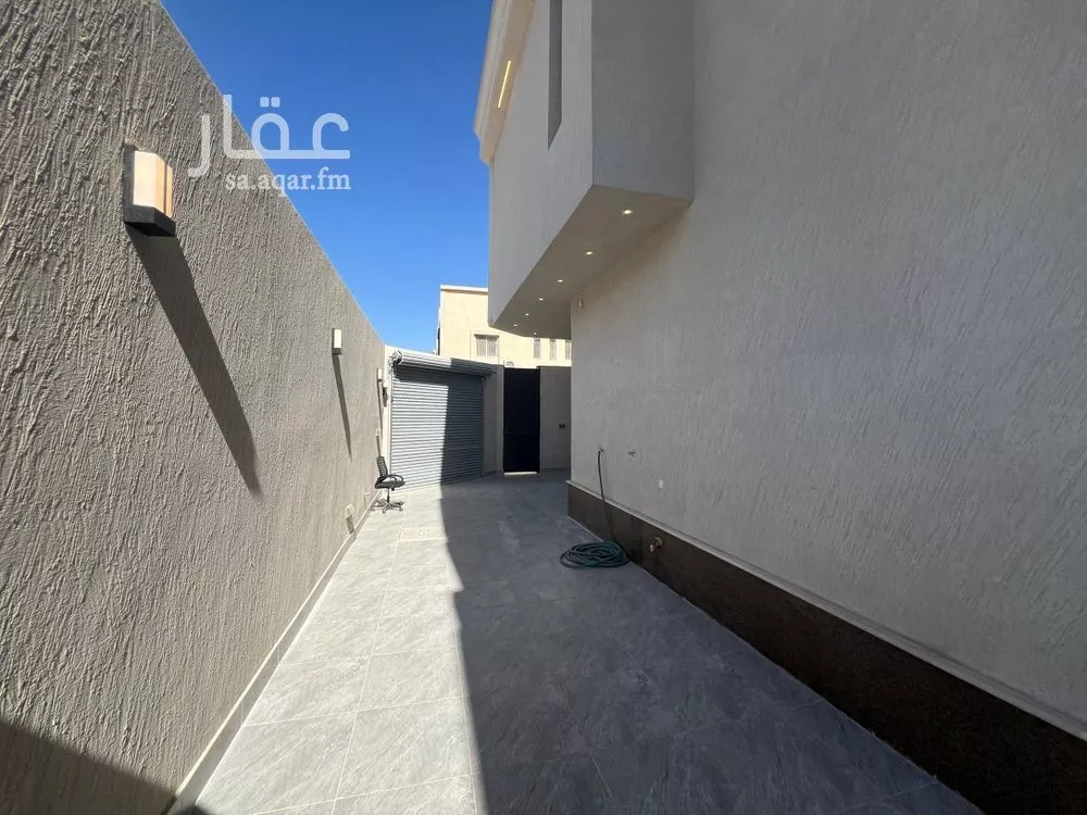 فيلا للبيع في شارع أحمد بن أصبغ, حي الرمال, مدينة الرياض, منطقة الرياض 1 صورة