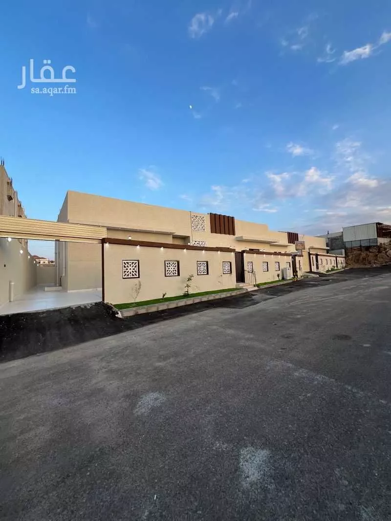 عمارة للبيع في شارع 20865032, حي السر, مدينة الطائف, منطقة مكة المكرمة 1 صورة