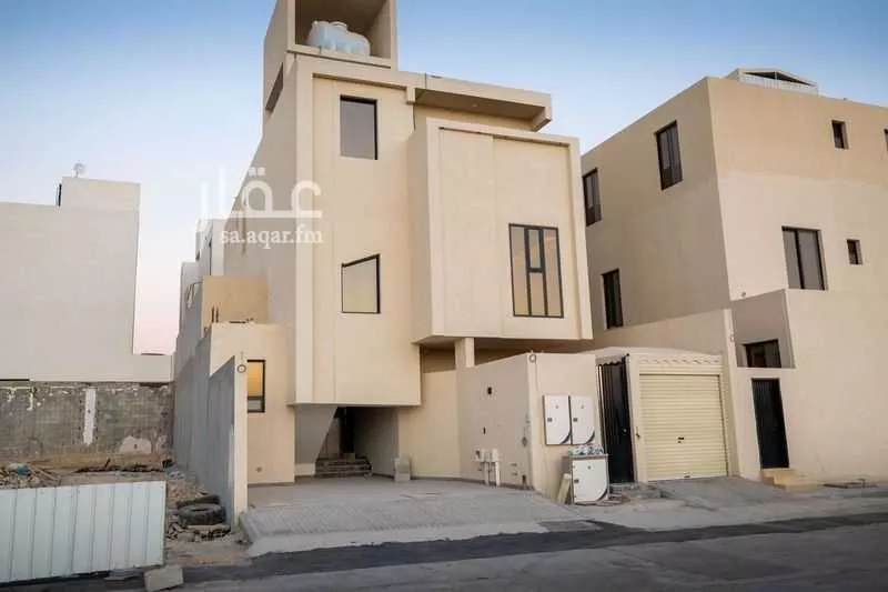 دور للبيع في شارع ابن مطيع, حي العارض, مدينة الرياض, منطقة الرياض 1 صورة