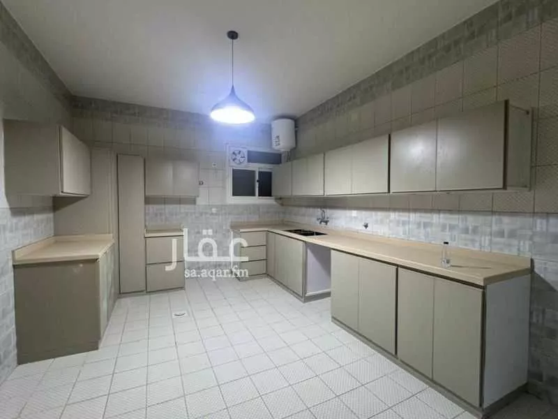 عمارة للإيجار في شارع الكنداسة, حي المروج, مدينة أبها, منطقة عسير 1 صورة