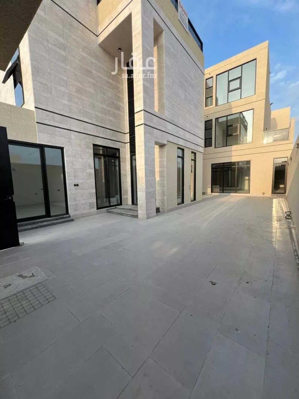 فيلا للبيع في شارع عمر بن عبدالقادر مفتي, حي المهدية, مدينة الرياض, منطقة الرياض 1 صورة