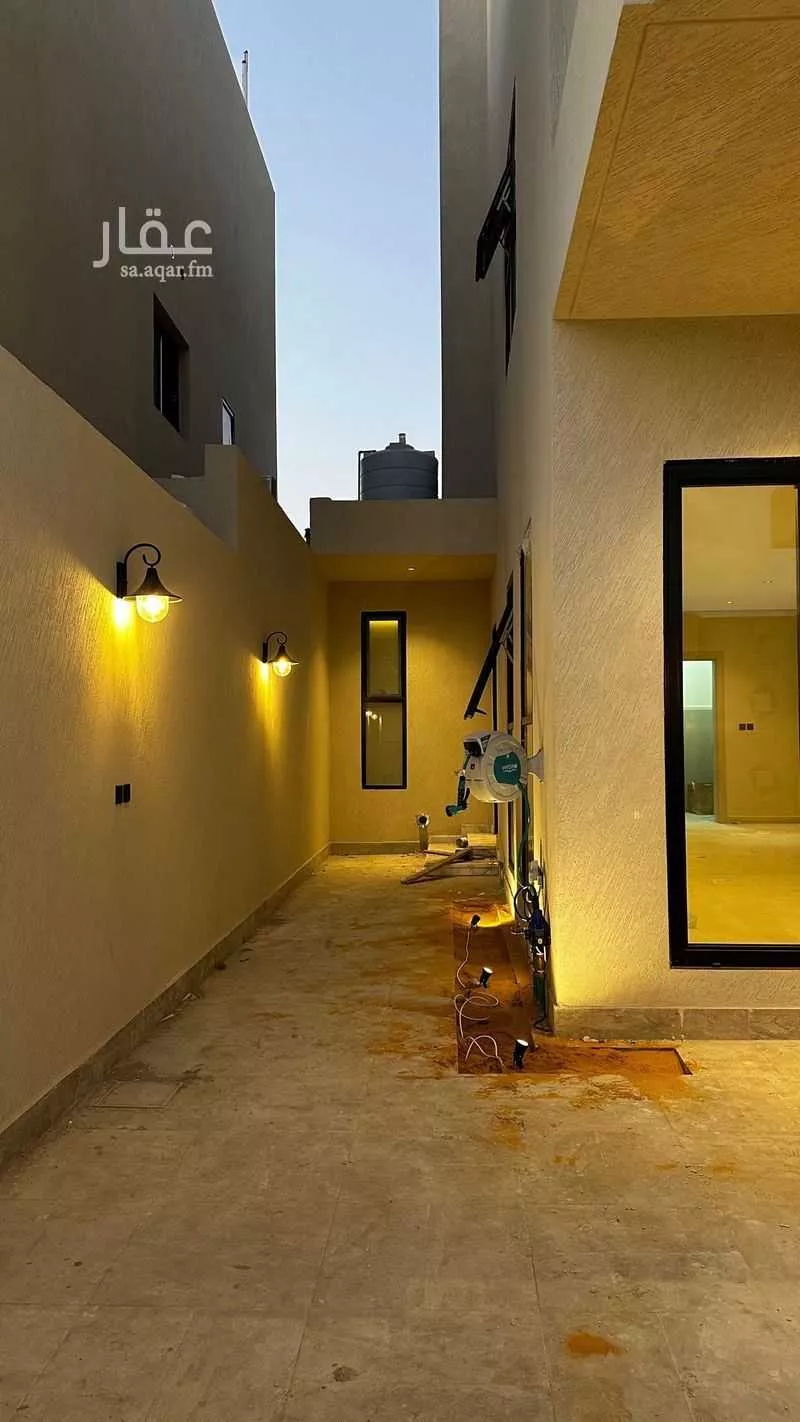 دور للبيع في شارع عثمان الرويني, حي البساتين الشرقي, مدينة بريدة, منطقة القصيم 1 صورة