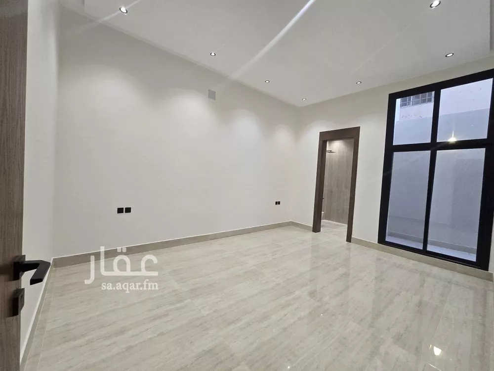 دور للبيع في شارع يوسف المفيد, حي العوالي, مدينة الرياض, منطقة الرياض 1 صورة