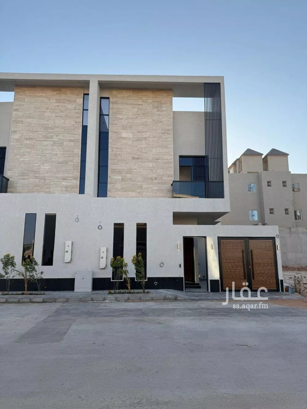 فيلا للبيع في شارع أحمد مفتي المكي الحنفي, حي المهدية, مدينة الرياض, منطقة الرياض 1 صورة
