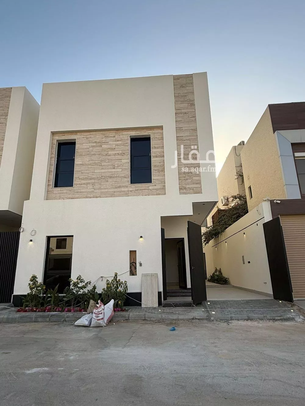 فيلا للبيع في شارع عبدالملك الهاشمي, حي المهدية, مدينة الرياض, منطقة الرياض 1 صورة