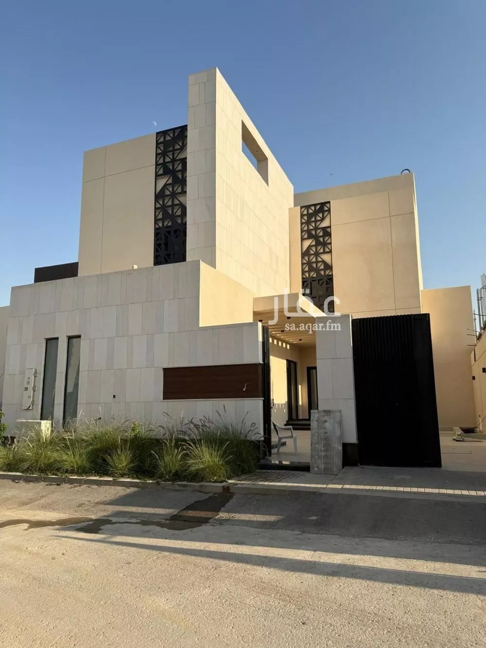 فيلا للبيع في شارع محمد بن عيسى العدني, حي المهدية, مدينة الرياض, منطقة الرياض 1 صورة