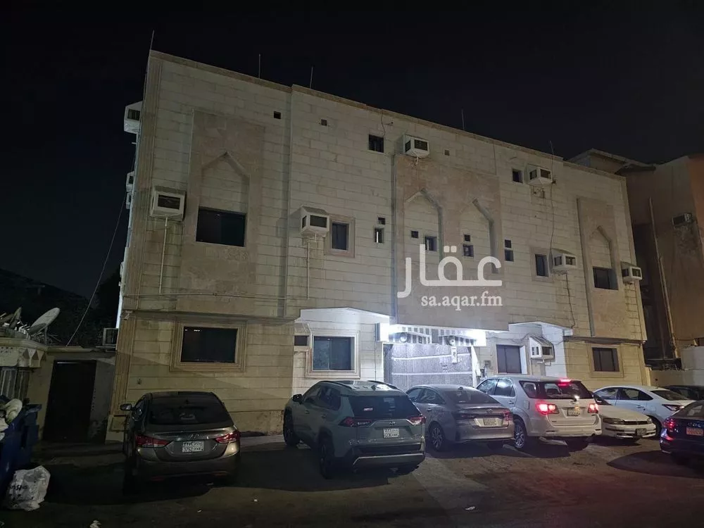 عمارة للبيع في شارع قراقر, حي النزهة, مدينة جدة, منطقة مكة المكرمة 1 صورة