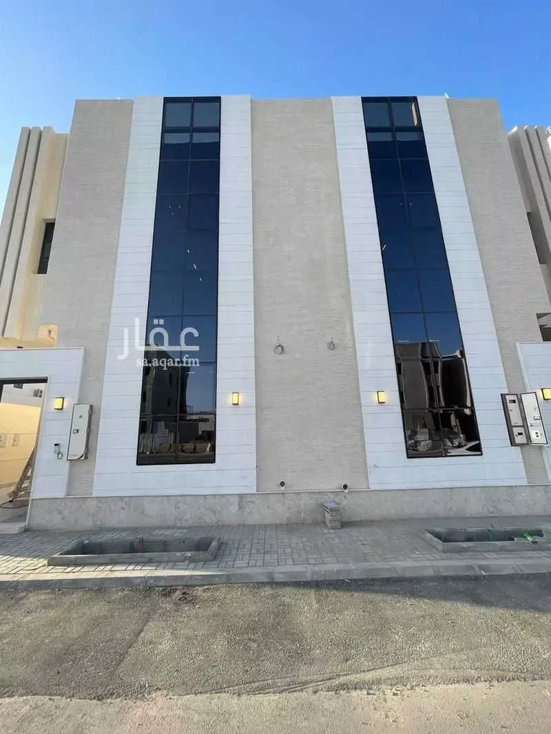 فيلا للبيع في شارع التبريزي, حي المهدية, مدينة الرياض, منطقة الرياض 1 صورة