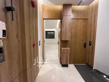 شقة للبيع في شارع جرير بن عبدالله البجلي, حي مغرزات, مدينة الرياض, منطقة الرياض صورة 2