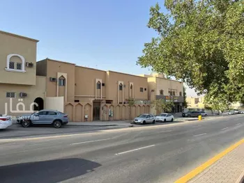 فيلا للبيع في شارع الأمير مساعد بن عبدالرحمن بن فيصل, حي العريجاء الأوسط, مدينة الرياض, منطقة الرياض صورة 2