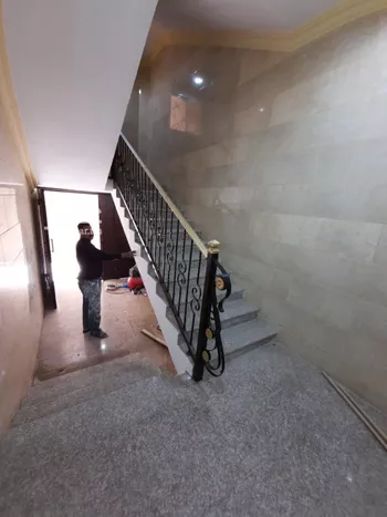 عمارة للبيع في شارع شعب السجود, حي الغدير, مدينة ابها, منطقة عسير صورة 2