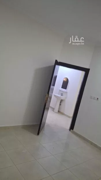 شقة للإيجار في شارع الامير عبدالله بن عبدالرحمن ، حي ظهرة العودة شرق ، الدرعية ، الدرعية