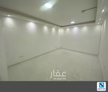 مكتب تجاري للإيجار في صورة 2